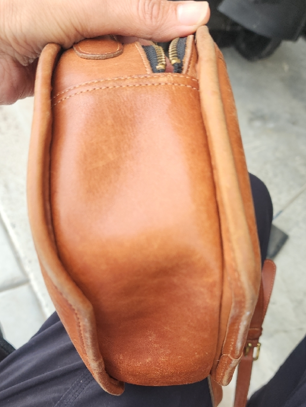 Coach Vintage Canteen Leather Tan Round Crossbody Bag - Picture 15 of 16